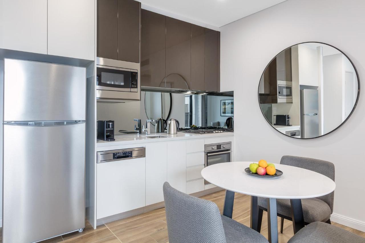 Meriton Suites Coward Street, Mascot Sydney Exteriér fotografie A kitchen in a typical apartment